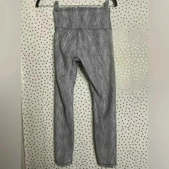 Lululemon Wunder Under HR - Picture 7 of 8